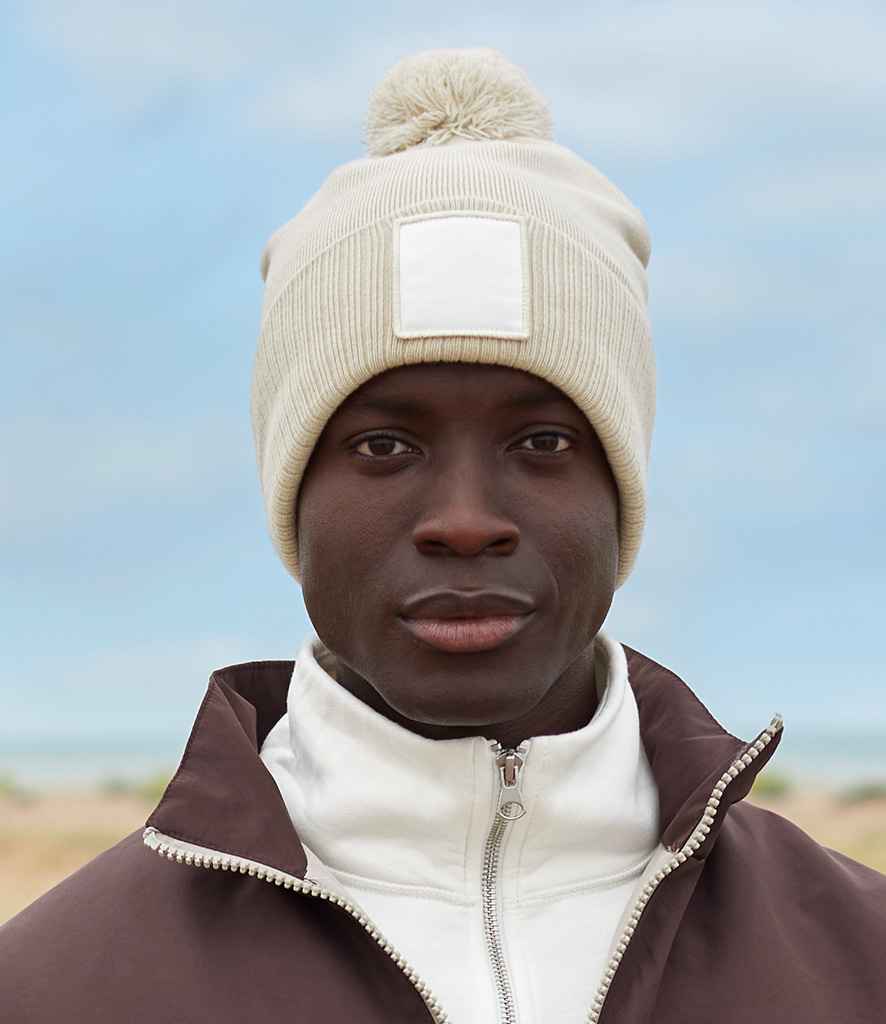 Beechfield Appliqué Patch Pom Beanie - Oatmeal/White