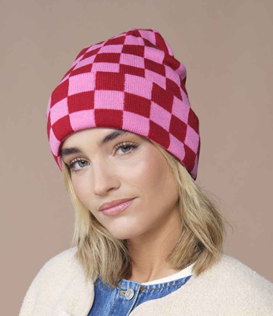 Beechfield Checkerboard Beanie - Classic Red/True Pink