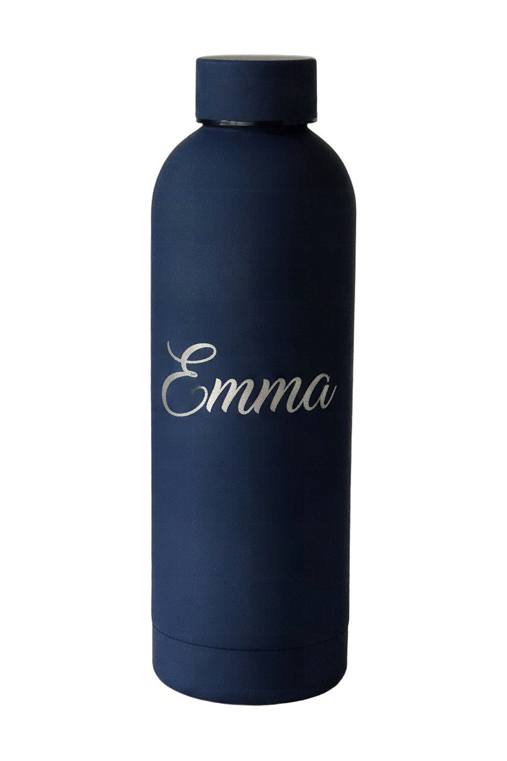 Example of the engraving: the navy bottle laser-engraved with a name in a flowing script, the letters showing silver steel through the matte coating